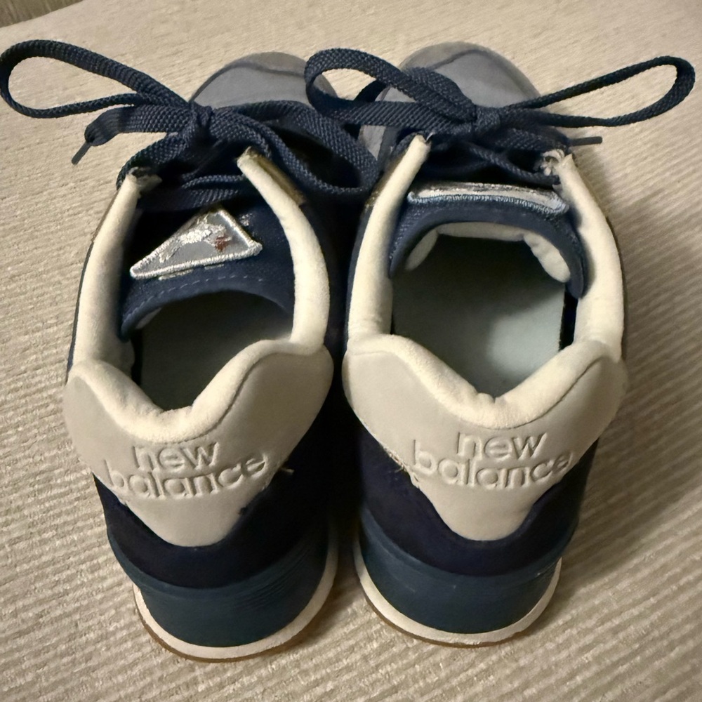 New Balance Women’s 574 Navy and Gray Sneakers, Size 8 - Picture 3 of 7